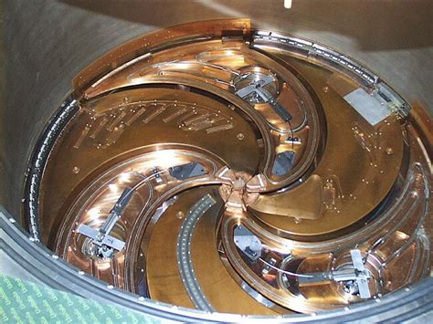 Superconducting Cyclotron - INFN - LNS - Istituto Nazionale di Fisica ...