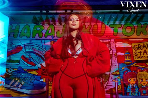 VIOLET MYERS — Vixen