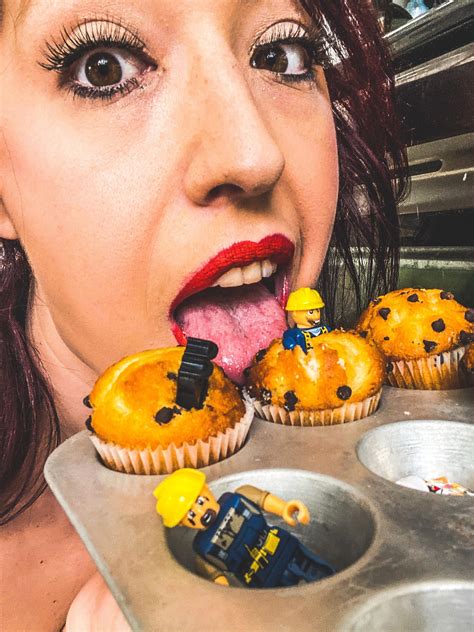 Secret ingredient muffins : r/Giantess