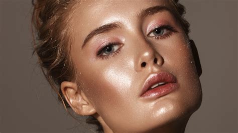 Shimmery Lips Are The Secret To A Perfect Ethereal Makeup Look, But How ...