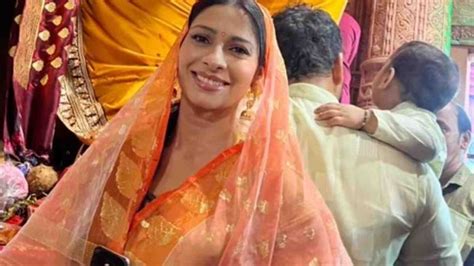 tanishaa mukerji shares stunning pix    visit  lalbaughcha raja