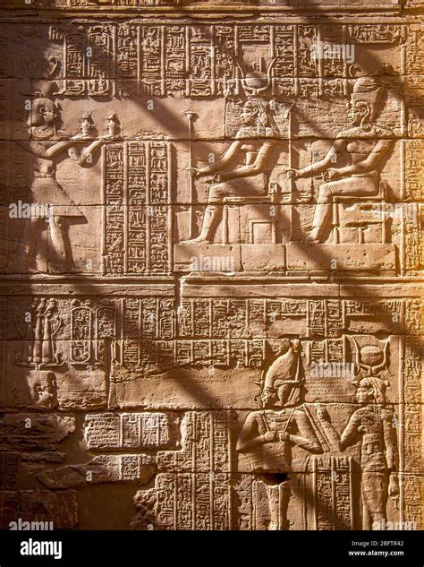 Ancient egyptian reliefs hi-res stock photography and images - Alamy