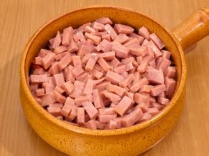 Брюссельская капуста, запеченная с ветчиной