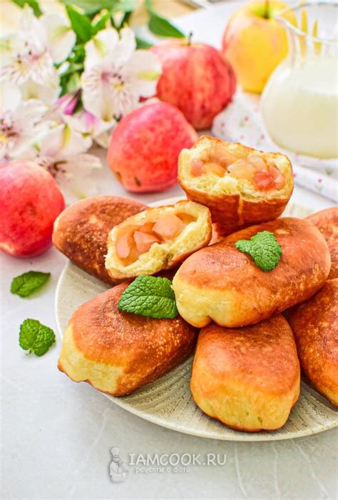 Пирожки с яблоками жареные (из дрожжевого теста) — рецепт с фото пошагово