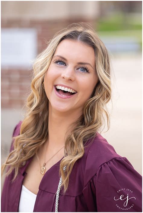 Cap & Gown Graduation Portraits | UW-La Crosse - emilyjeanphoto.com