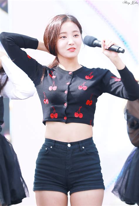 연우 (Yeonwoo) #2 - 섹시 몸매 노출 몸짤 모음 - 가수 걸그룹 "모모랜드" 멤버 _ 연관 검색어 : 연우 가슴