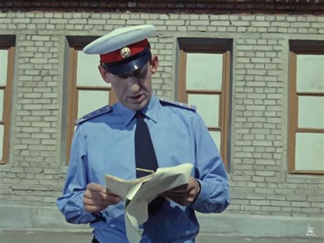 Песчаный карьер - два человека. Уборка улиц -… © Операция «Ы» и другие ...