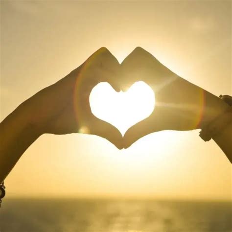 How To Be A More Romantic Guy | 25 Simple Way
