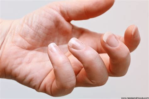 The woman with the longest nails in the world just cut them for the ...