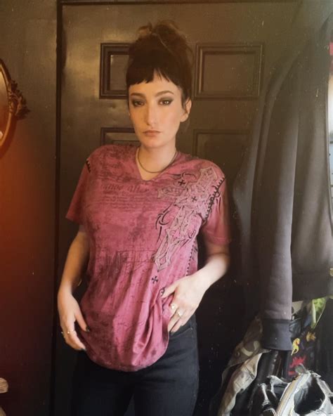 Liz Harvey (@lizharvey__) • Instagram photos and videos