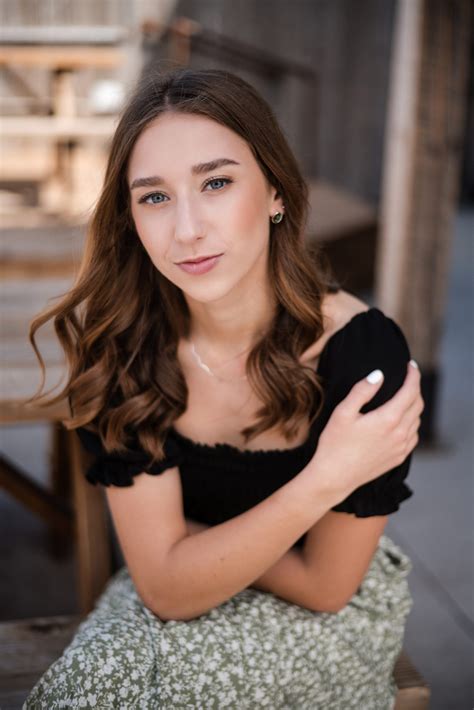 Why you Should Book your Senior Pictures Early - Stacy Kennedy Photography