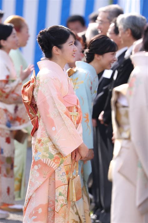 【雅子さまと愛子さま、紀子さまと佳子さま】母と娘のお気持ちの違いは〝園遊会お着物デビュー〟の装いに表れていた – STORY [ストーリィ ...