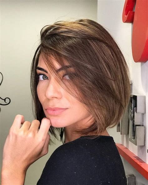 Cabelo Curto Liso Com Franja Feminino - 50 Fotos de Cabelo Curto Liso com Franja: Escolha o Corte Perfeito para ...