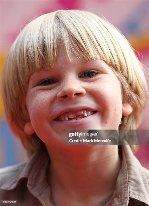 Robert Irwin arrives at the 2011 Nickelodeon Kid's Choice Awards at ...