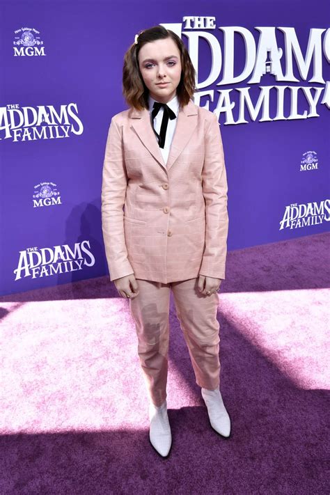 Elsie Fisher's Chic Fashion and Stylish Closet - K4 Fashion