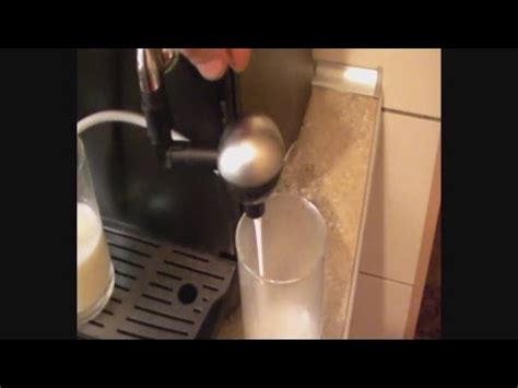 как работает капучинатор cappuccinatore Saeco Incanto - YouTube