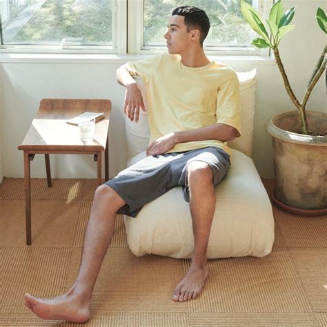 AIRism | Cool fabric with comfort conditioning technology | UNIQLO