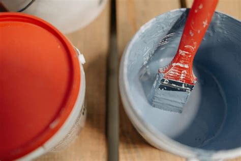 how to put primer on wall