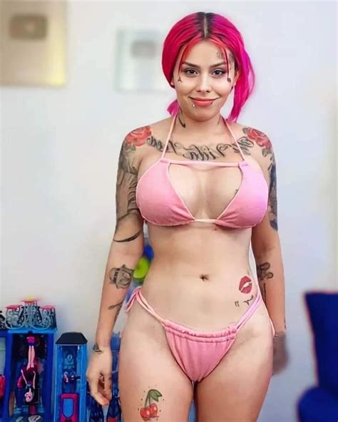 mona presume nuevo cuerpo en bikini tras cirugias video