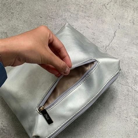 manfaat pouch sehari hari