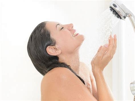 8 Indulgent Hacks For Upgrading Your Shower Time & Helping You Feel ...