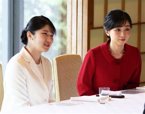 「仲良さそう」真美子夫人 婦人会メンバーと楽しく乾杯姿にファン安堵 | 女性自身