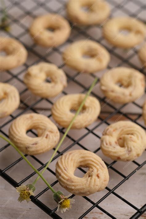 cara membuat kue sagu keju 13