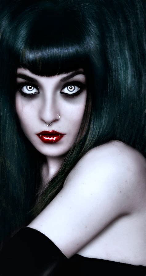 Vampire Sara-Deadly Beauty by Darkest-B4-Dawn on deviantART | Vampir