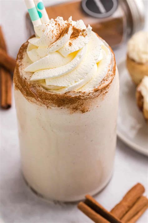 Cinnamon Roll Coffee Milkshake - Simply Stacie