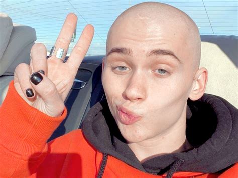 Зачем Даня Милохин побрился наголо - Экспресс газета