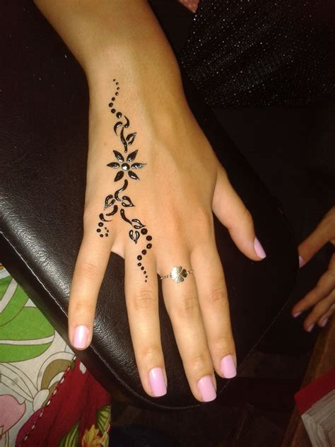 Small Henna Tattoo Ideas