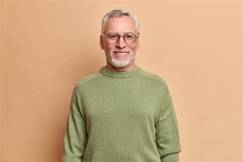 Dental Veneers vs. Teeth Whitening Pros and Cons | Clear Choice Dental