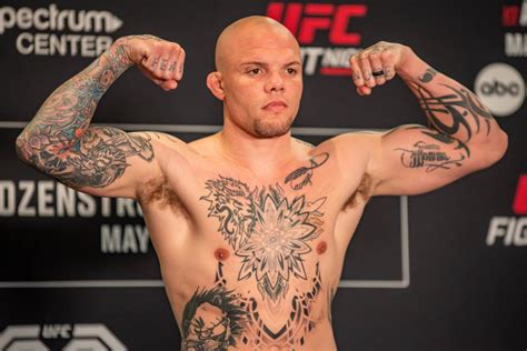 Энтони Смит – Джонни Уокер: прогноз на бой UFC Charlotte — 13 мая 2023