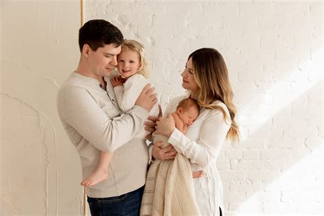 Capturing Heartfelt Newborn Photos With Siblings in Colorado — THE TINY