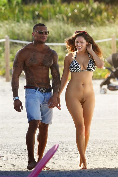 Bottomless Beach - Bobs and Vagene