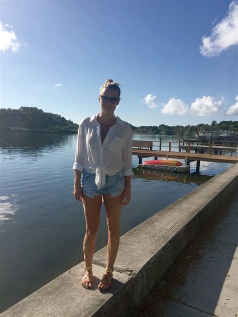 Sherry Holmes's feet