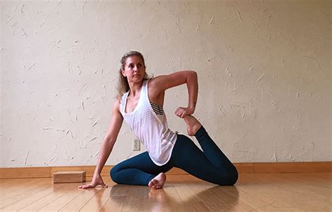 Hip Flexor Yoga Poses : Top 10 Hip Flexor Stretches For Relaxing Your ...