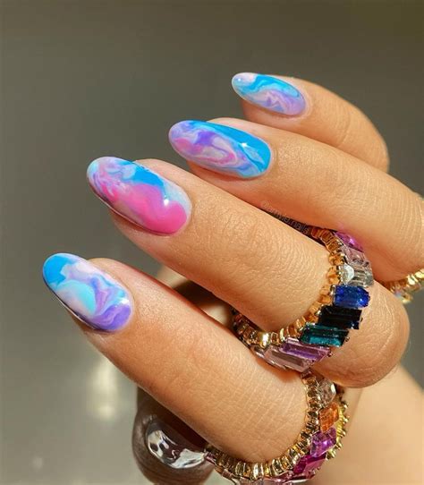 32 Chic Marble Nail Designs to Bring to the Salon | Who What Wear