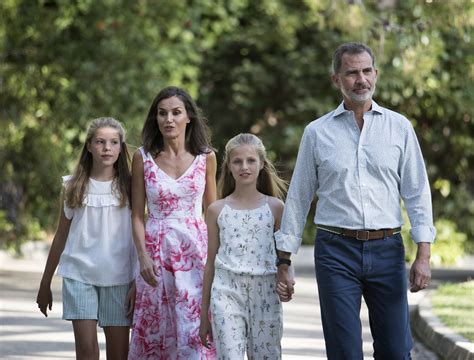 Ljetni portret kraljevske porodice oduševio svijet - Azra Magazin