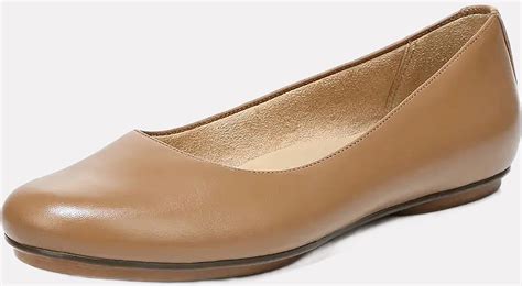 12 Best Wide Flats for Women That Are Perfect for Any Trip