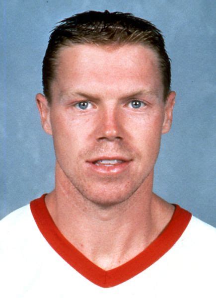 Player photos for the 1995-96 Detroit Red Wings at hockeydb.com