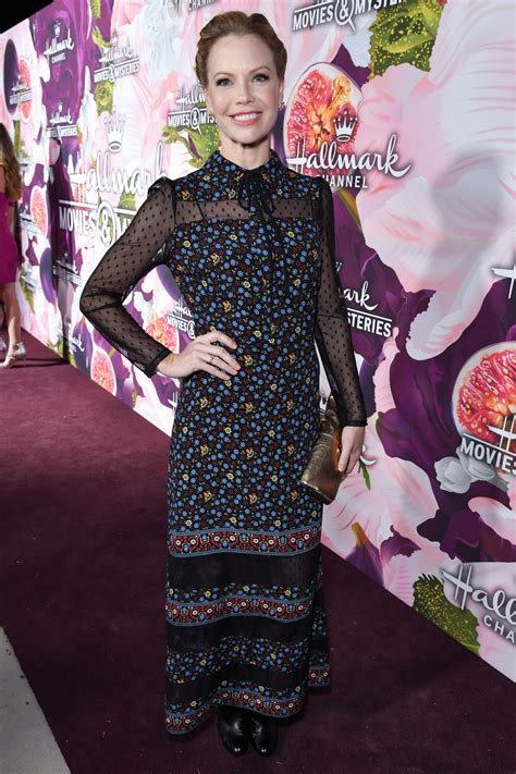 Sarah Jane Morris - HawtCelebs