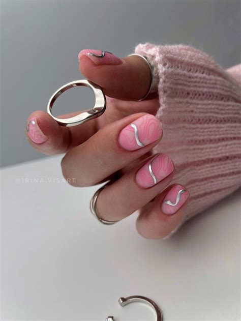 Розовый маникюр с Металическим дизайном | Work nails, Casual nails ...