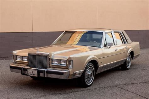 No Reserve: 1986 Lincoln Town Car Signature Series for sale on BaT ...