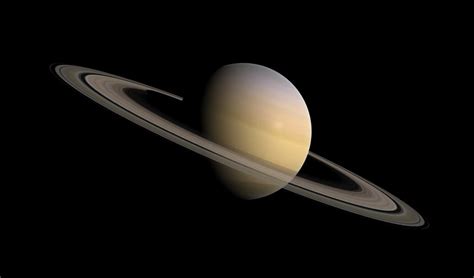 В NASA показали уникальные фото колец Сатурна - 24СМИ