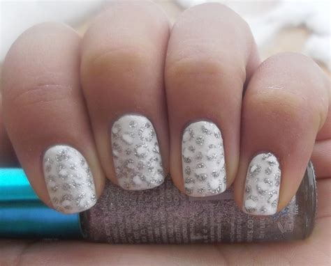 aviDliaN: Snowy Leopard Print Nails