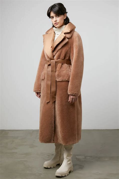 Шуба из овечьей шерсти SnowQueen_collection 669327003 цены в Москве ...