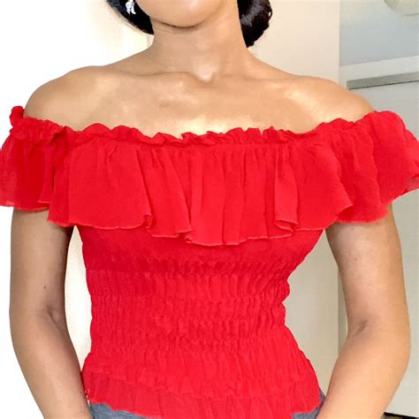 tops  broad shoulders  create  feminine  goddessie