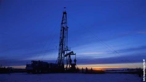 linn energy slashes budget dividend  oil plunge investors