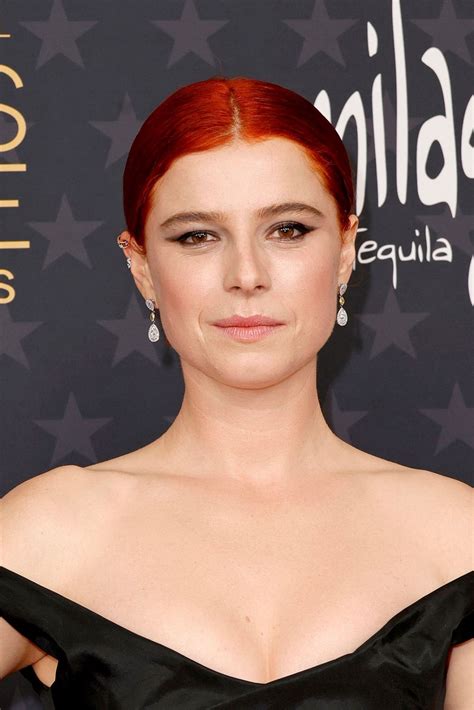 Jessie Buckley – Critics Choice Awards 2023 • CelebMafia